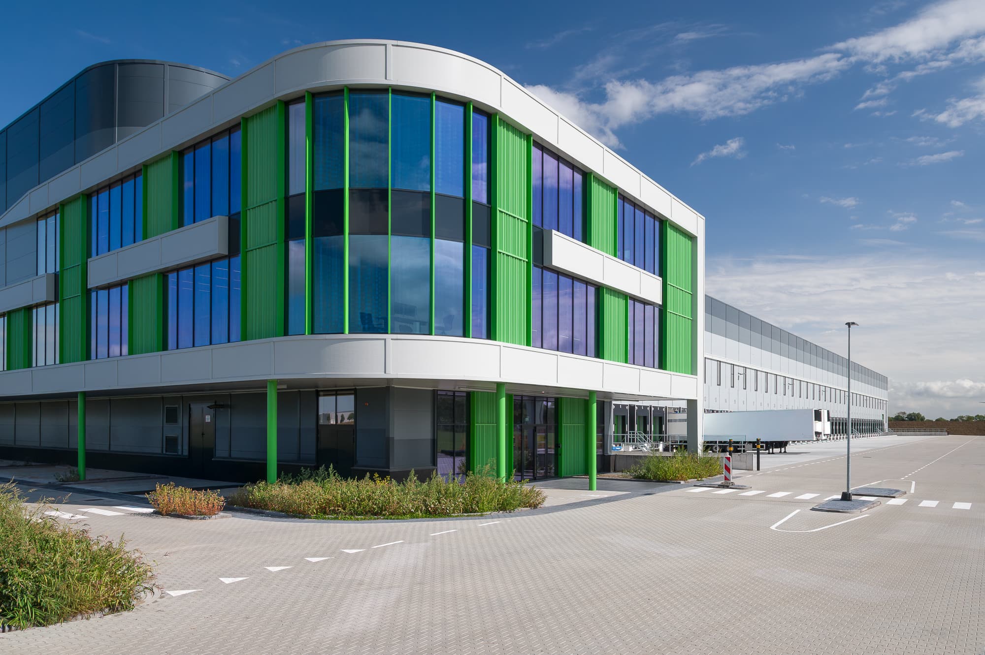 AG e-Commerce distributiecentrum Tiel - kantoor en laaddocks